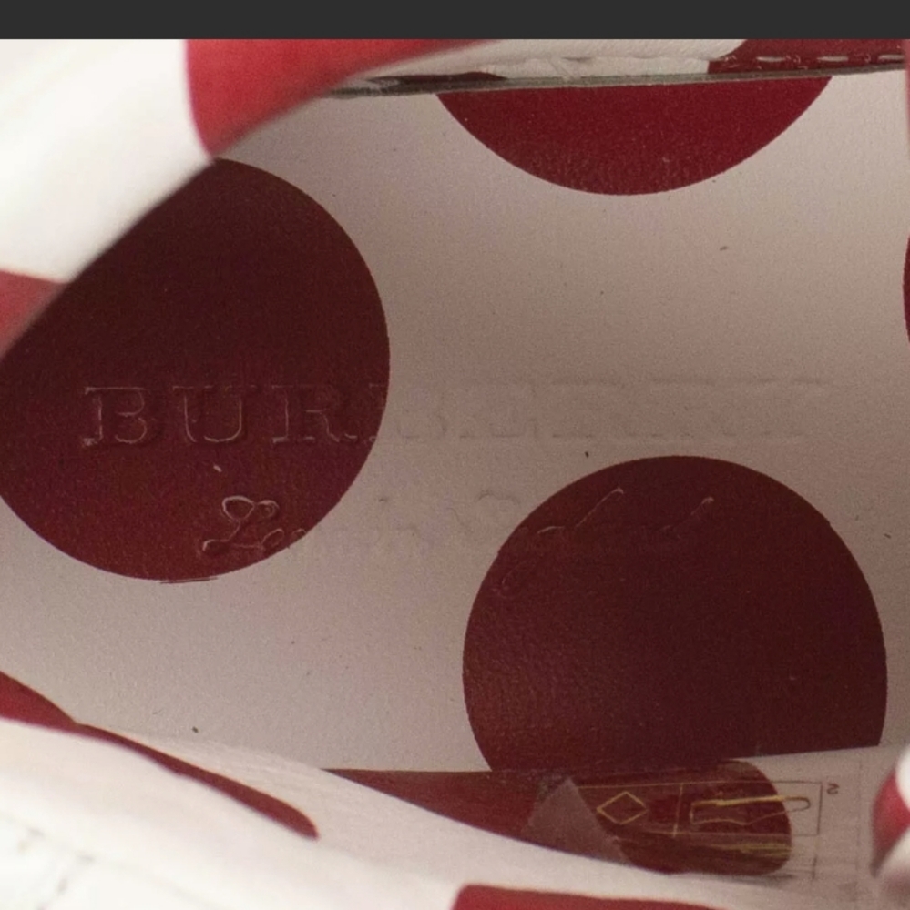 Burberry Regis Heart - Picture 10 of 12